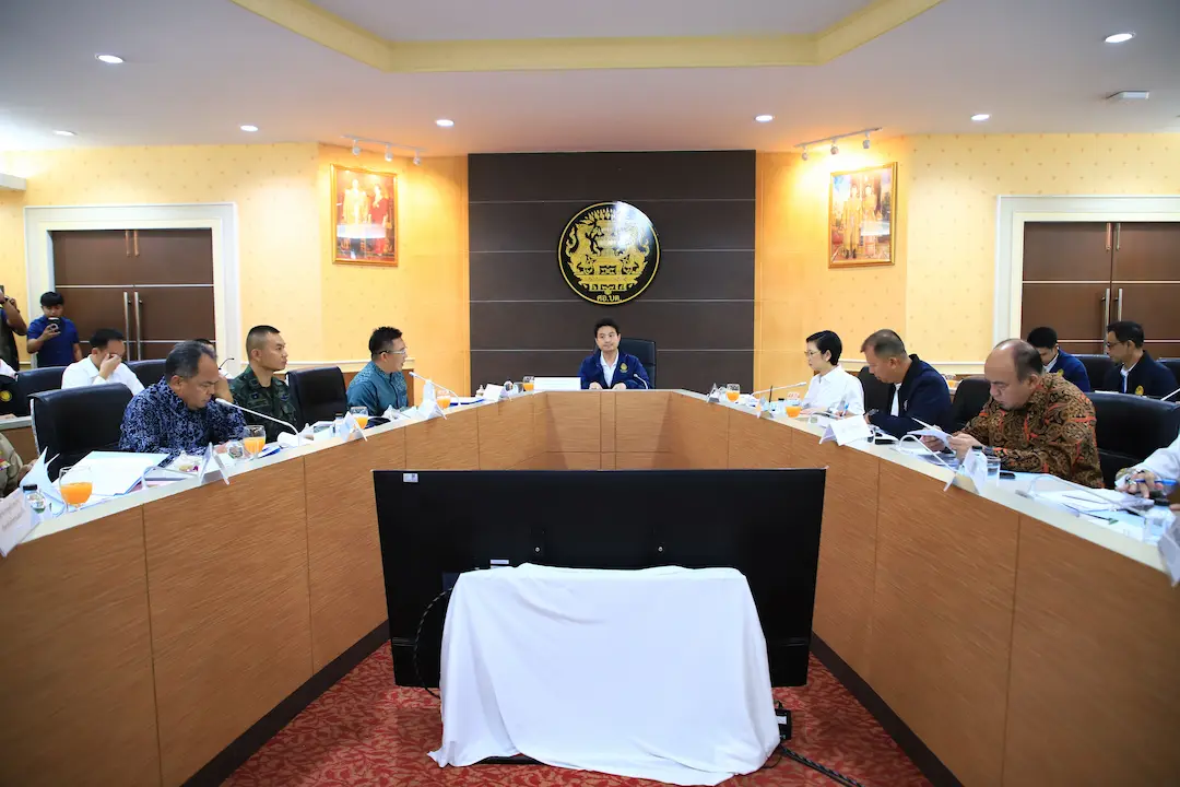 รัฐมนตรีประจำสำนักนายกรัฐมนตรี นำทีม ถกแผนรับมือน้ำท่วม 3 จังหวัด วางหมากแก้ปัญหา ระยะสั้น-ยาว เร่ง ศึกษาเส้นทางระบายน้ำสายใหม่ป้องกันเหตุอุทกภัยแดนใต้