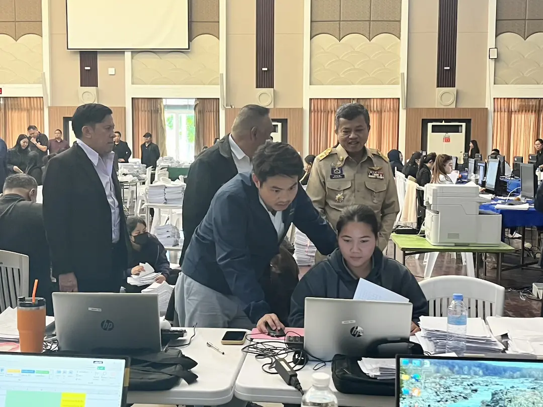 รมต. ประจำสำนักนายกรัฐมนตรีลงพื้นที่หาดใหญ่ ติดตามความคืบหน้าเงินเยียวยาน้ำท่วม 