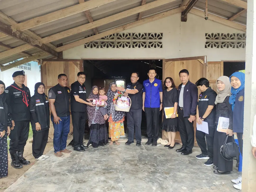 จังหวัดยะลา ห่วงใยครอบครัวแรงงานไทย จัดทีมหน่วยงานสังกัดกระทรวงแรงงาน ลงพื้นที่ให้กำลังใจ แนะนำช่องทางผ่าน Application SMART TOEA เพื่อให้ครอบครัวแรงงานได้รับทราบข้อมูลสถานการณ์ในพื้นที่ตะวันออกกลาง