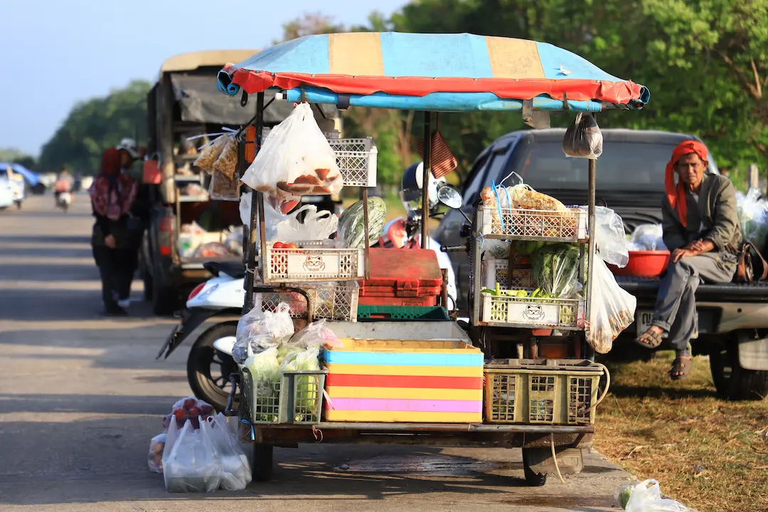 ยะลา - รถพุ่มพวง ปรับตัวสู้ แบกต้นทุนน้ำมัน-ของแพง ประคองอาชีพเลี้ยงปากท้อง