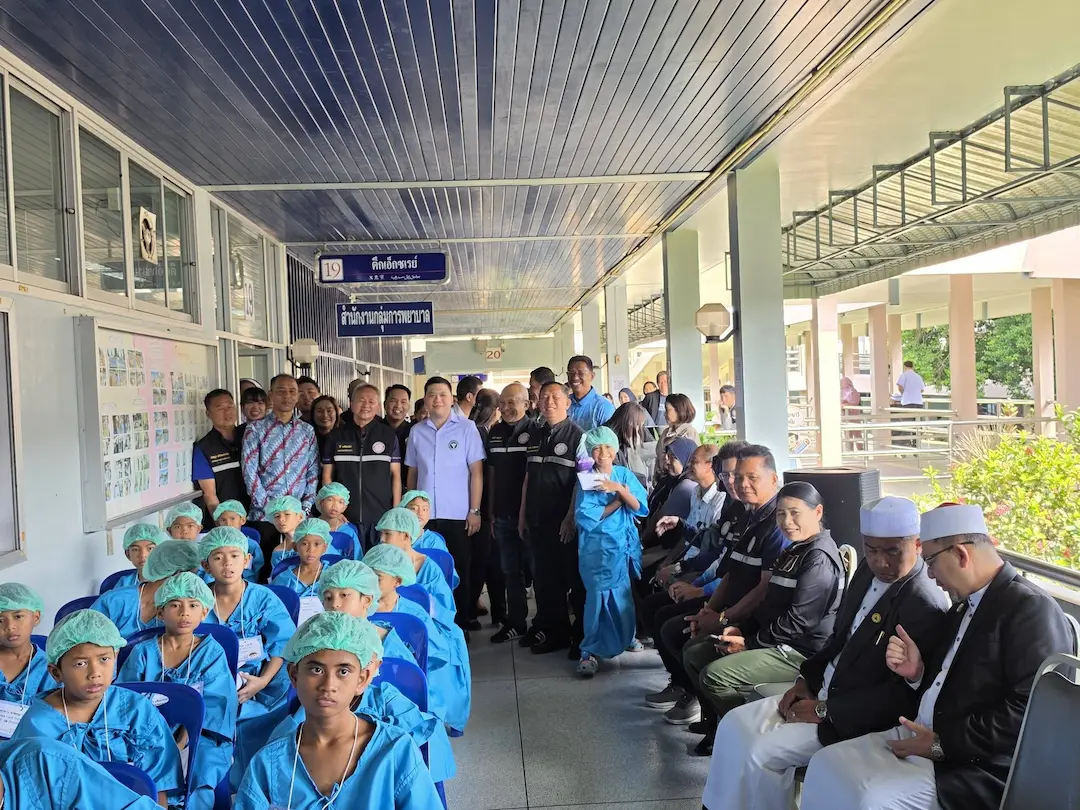 เยาวชนมุสลิมในเมืองเบตง จูงมือกันมาโซะยาวี ตามโครงการขลิบหนังหุ้มปลายอวัยวะเพศชายเยาวชนมุสลิม มุ่งลดการติดเชื้อและเสริมสร้างสุขอนามัยที่ดีตามหลักการแพทย์และหลักศาสนา