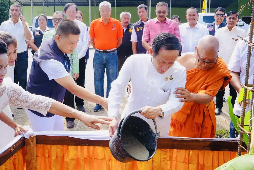 จังหวัดตรัง  จัดพิธีวางศิลาฤกษ์ และพิธีทอดผ้าป่าสามัคคี เพื่อรวบรวมปัจจัยในการดำเนินการก่อสร้างกำแพงวัดสาริการาม