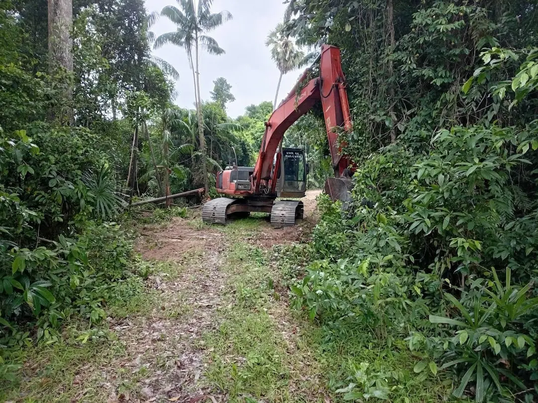 กองบัญชาการกองทัพไทย เดินหน้าซ่อมแซมถนนลูกรัง อำเภอปะนาเระ จังหวัดปัตตานี เพิ่มความสะดวกปลอดภัยในการเดินทางให้ประชาชน