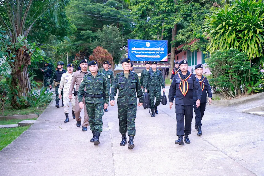 มทภ  4 ลงพื้นที่ศรีสาคร ตรวจเยี่ยม ฉก.ทพ 49 เน้นย้ำบูรณาการผู้นำท้องถิ่นดูแลความปลอดภัยและสร้างความเชื่อมั่นให้ประชาชน
