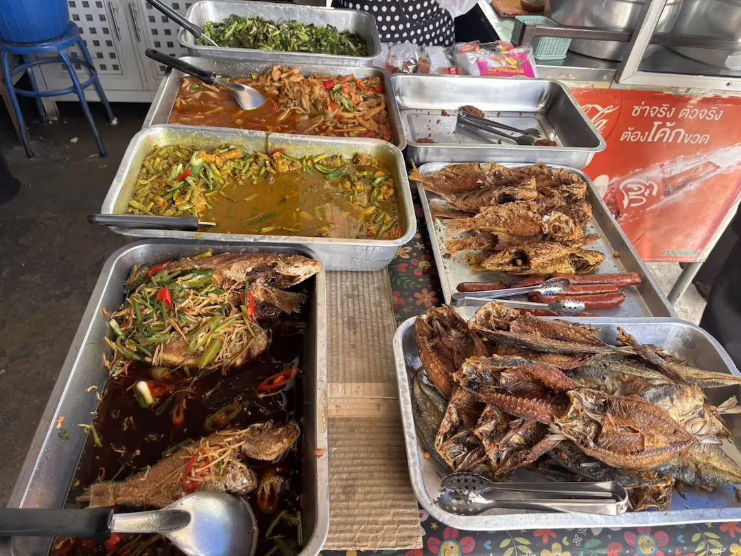 ข้าวแกงป้าจุไรหาดใหญ่ อิ่มละ 20 บาท ช่วยคนไทยอิ่มคุ้มในราคาประหยัด
