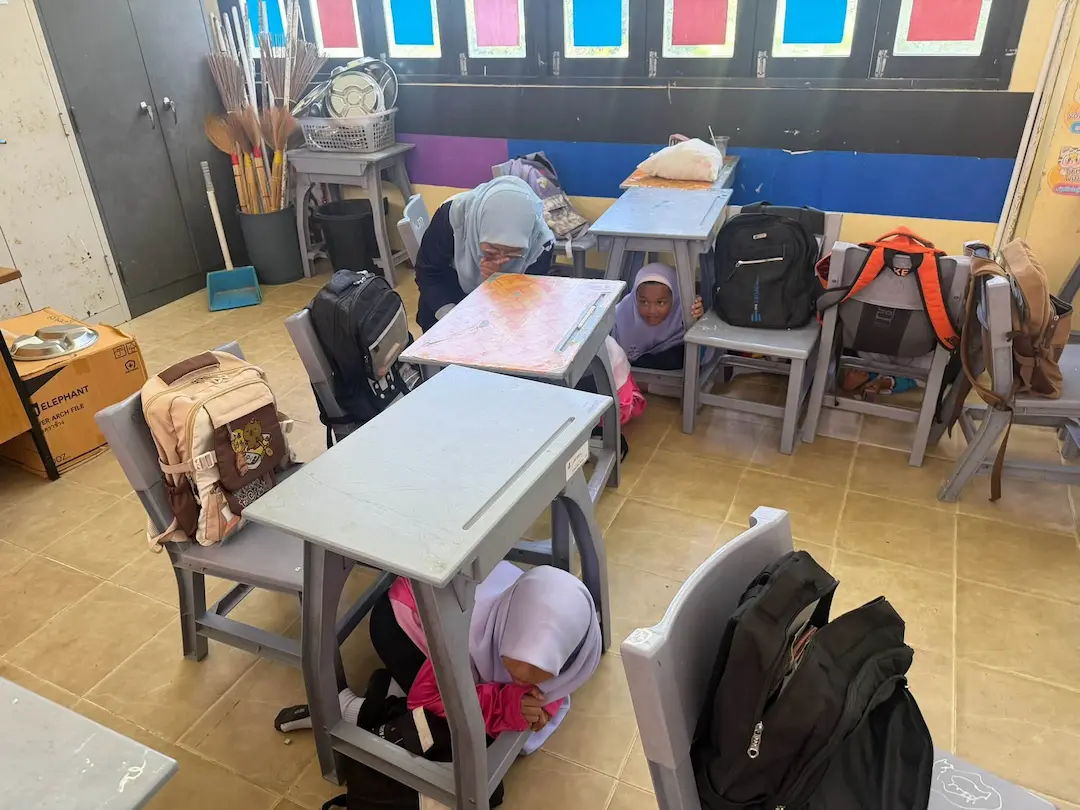 โรงเรียนบ้านธารมะลิ อ.เบตง จ.ยะลา ซักซ้อมแผนเผชิญในสถานศึกษา ภายใต้แนวทาง "หนี &ndash; ซ่อน &ndash; สู้"