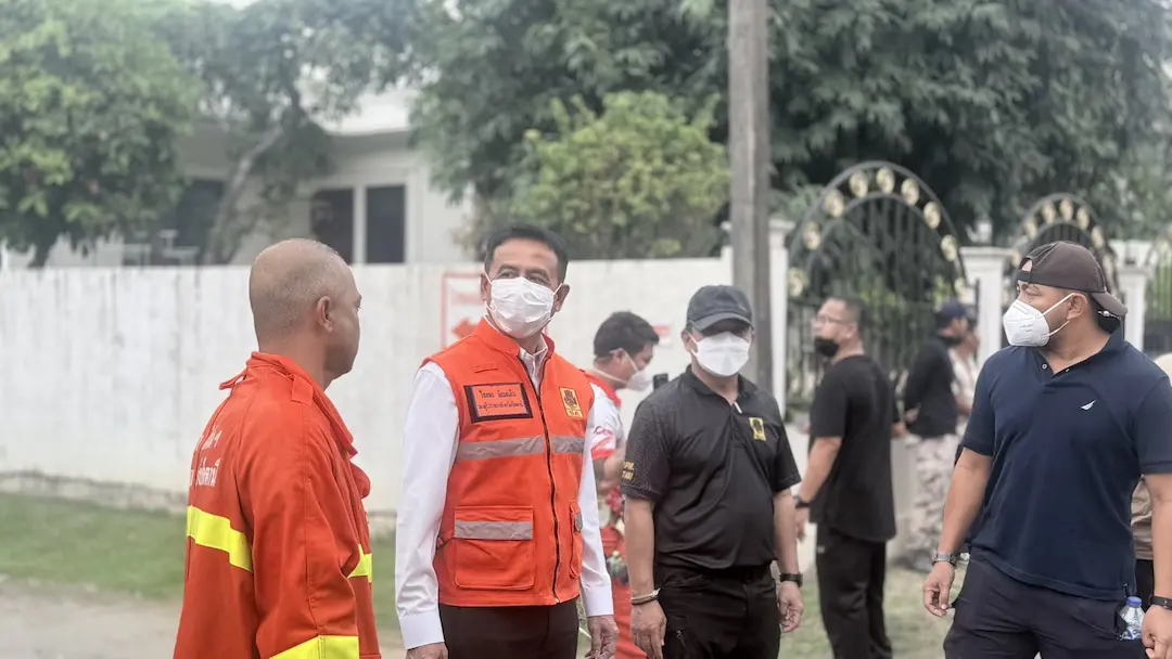 รองผู้ว่าฯ ปัตตานี ลงพื้นที่ตรวจสอบเหตุสารแอมโมเนียรั่วไหลในโรงน้ำแข็งหลอดร่วมมิตร กำชับเฝ้าระวังใกล้ชิด ย้ำประชาชนรู้วิธีปฏิบัติตัวเมื่อเกิดเหตุ