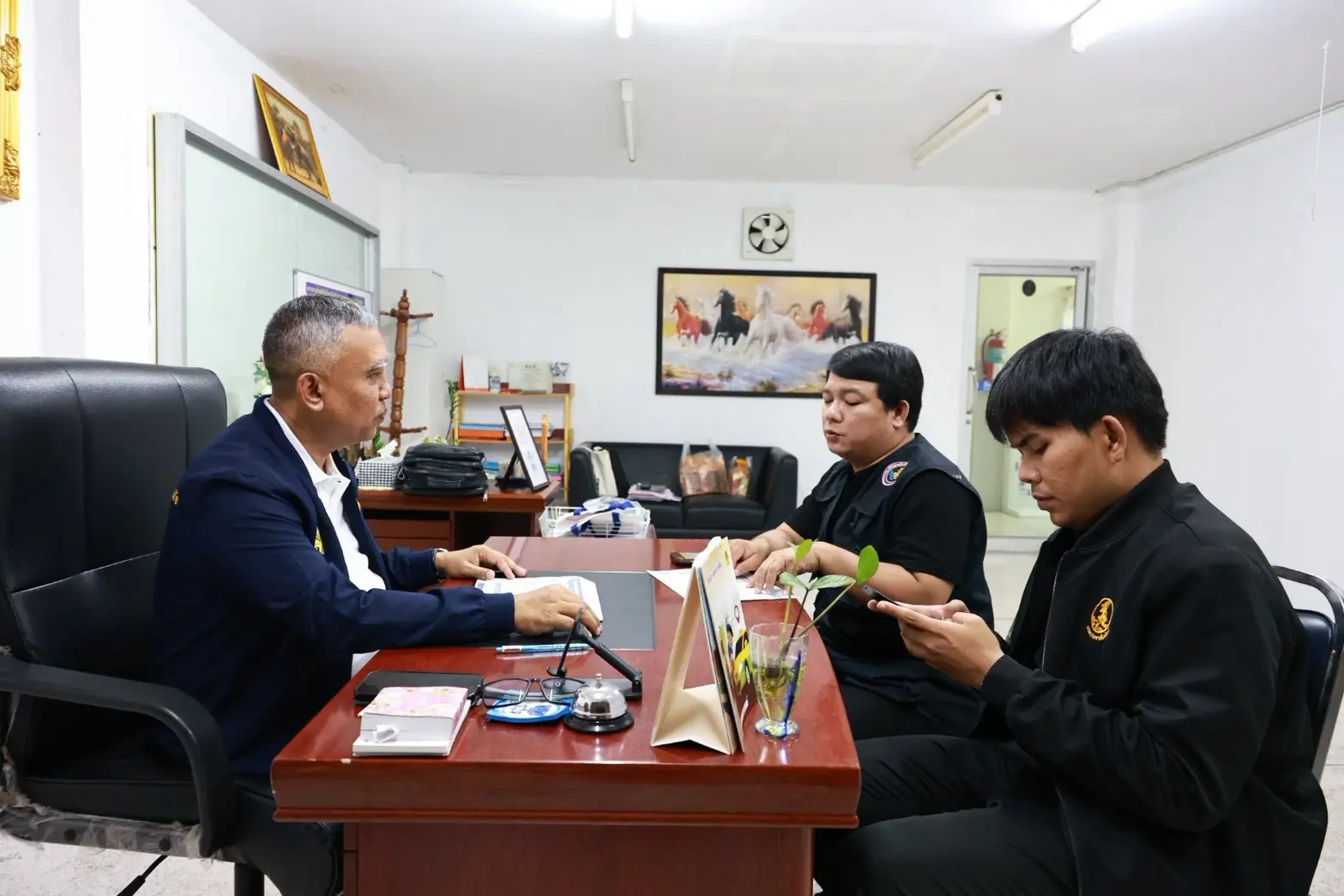 ปภ.สงขลา เตรียมพร้อมรับฤดูฝน 6 ด้าน ลงลึกระดับชุมชน เสริมระบบแจ้งเตือนภัย-เตรียมศูนย์พักพิง 197 แห่ง ครอบคลุม 16 อำเภอ พร้อมแผนจุดจอดรถ ย้ำติดตามข่าวสารทางราชการ ไม่ตื่นตระหนก ยึดหลัก &ldquo;ความปลอดภัยต้องมาก่อน&rdquo;