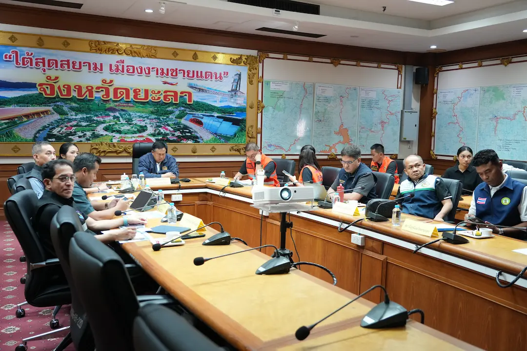 จังหวัดยะลา ร่วมประชุมกองบัญชาการป้องกันและบรรเทาสาธารณภัยแห่งชาติ(บกปภ.ช.) เพื่อติดตามสถานการณ์และการให้ความช่วยเหลือผู้ประสบอุทกภัยผ่านระบบสื่ออิเล็กทรอนิกส์