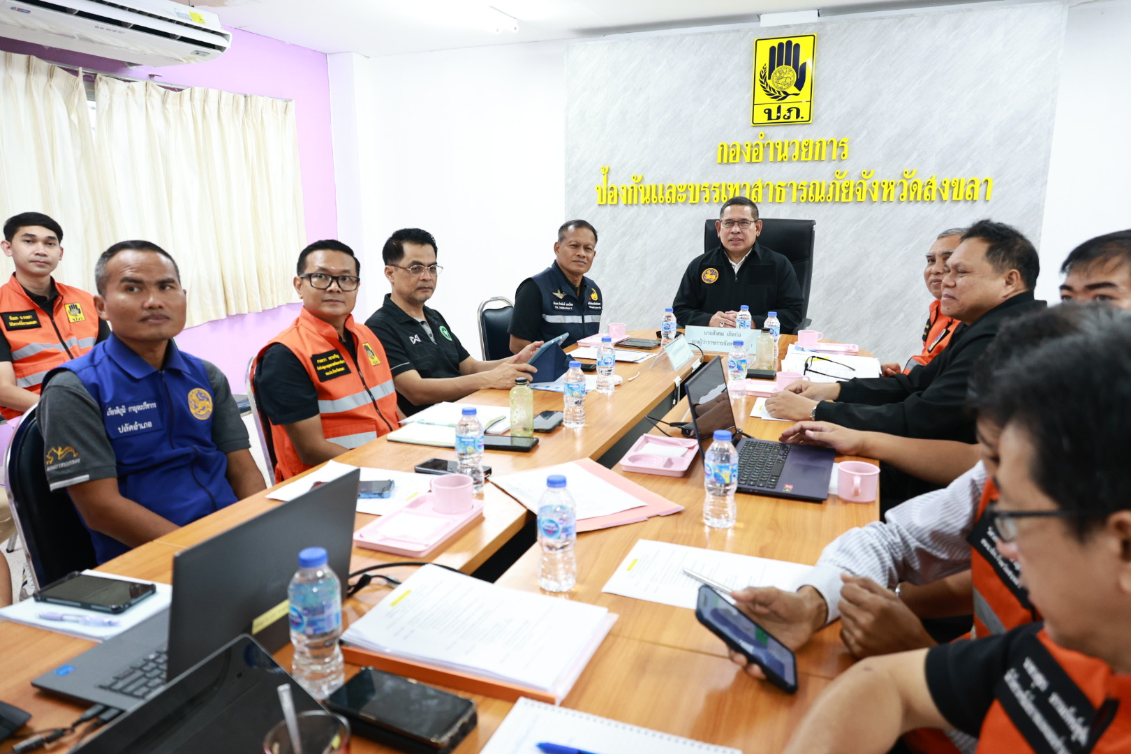 สงขลาร่วมประชุม บกปภ.ช. ติดตามสถานการณ์อุทกภัยและการช่วยเหลือประชาชน นายกฯ กำชับทุกจังหวัดเตรียมพร้อมรับมือฝนหนัก เร่งจ่ายเงินเยียวยาผู้ประสบภัยอย่างทั่วถึงและรวดเร็ว