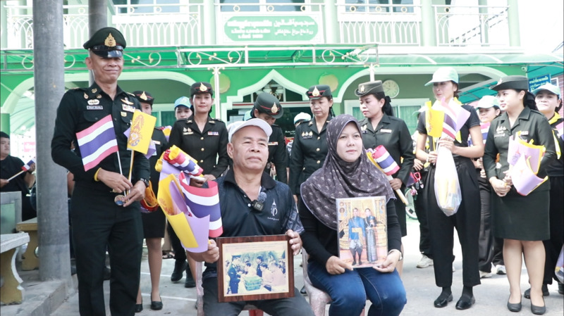 "ร้อยรัก ร้อยดวงใจไทยมุสลิม น้อมสำนึกในพระมหากรุณาธิคุณ ในหลวง&ndash;พระราชินี เสด็จฯ ปัตตานี"