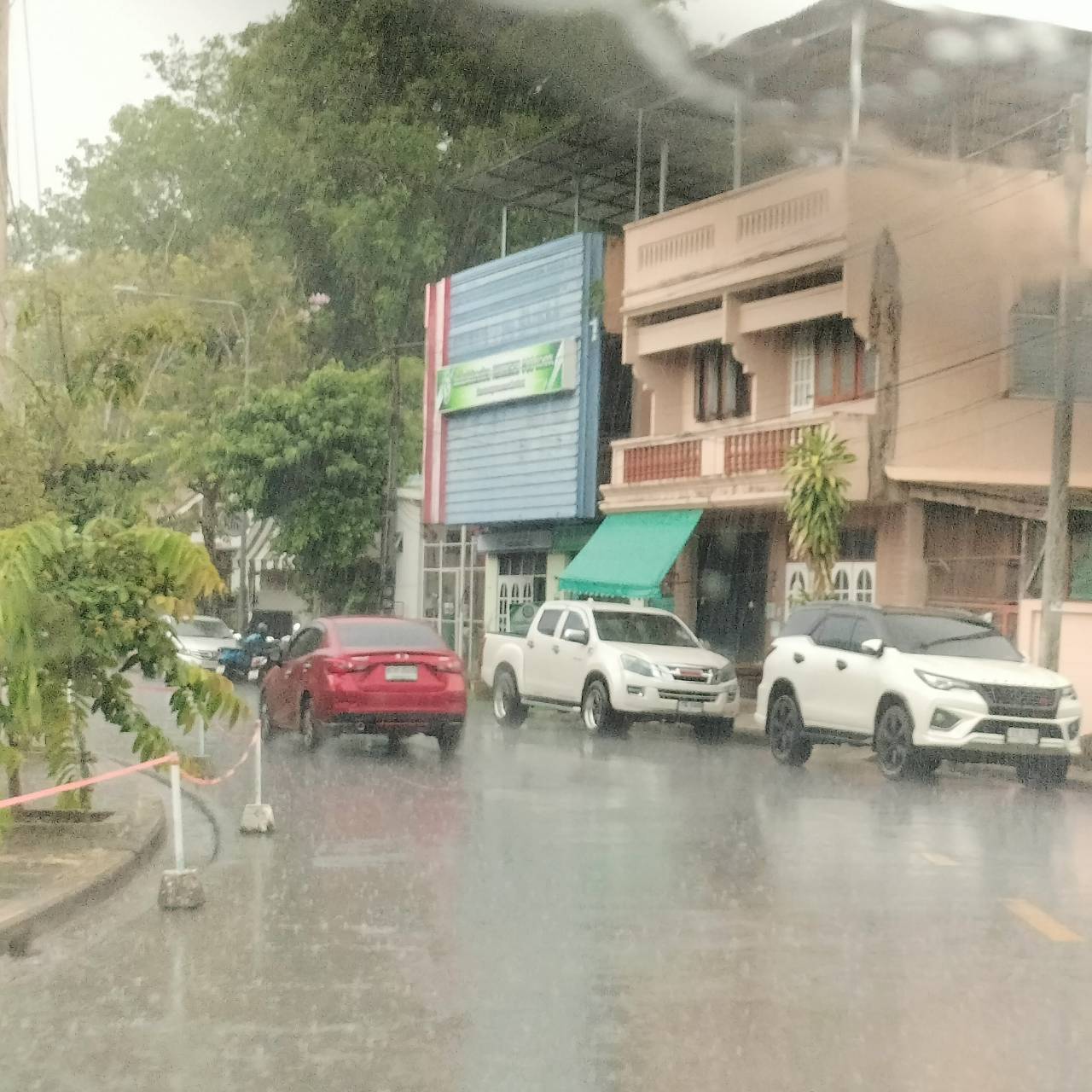 ยะลา เตือน 8 อำเภอ รับมือฝนตกหนัก-น้ำท่วมฉับพลัน-ดินโคลนถล่ม 18-25 ต ค  นี้  เขื่อนบางลางยังรองรับน้ำได้อีกกว่า 48 %