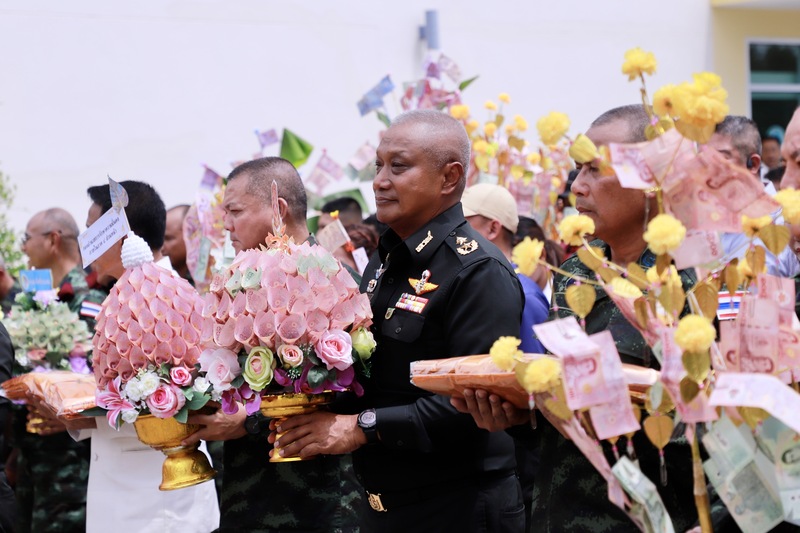 แม่ทัพภาคที่ 4 นำพุทธศาสนิกชนร่วมทอดผ้าป่าสามัคคี สมทบทุนการศึกษา ณ วิทยาลัยสงฆ์ปัตตานี