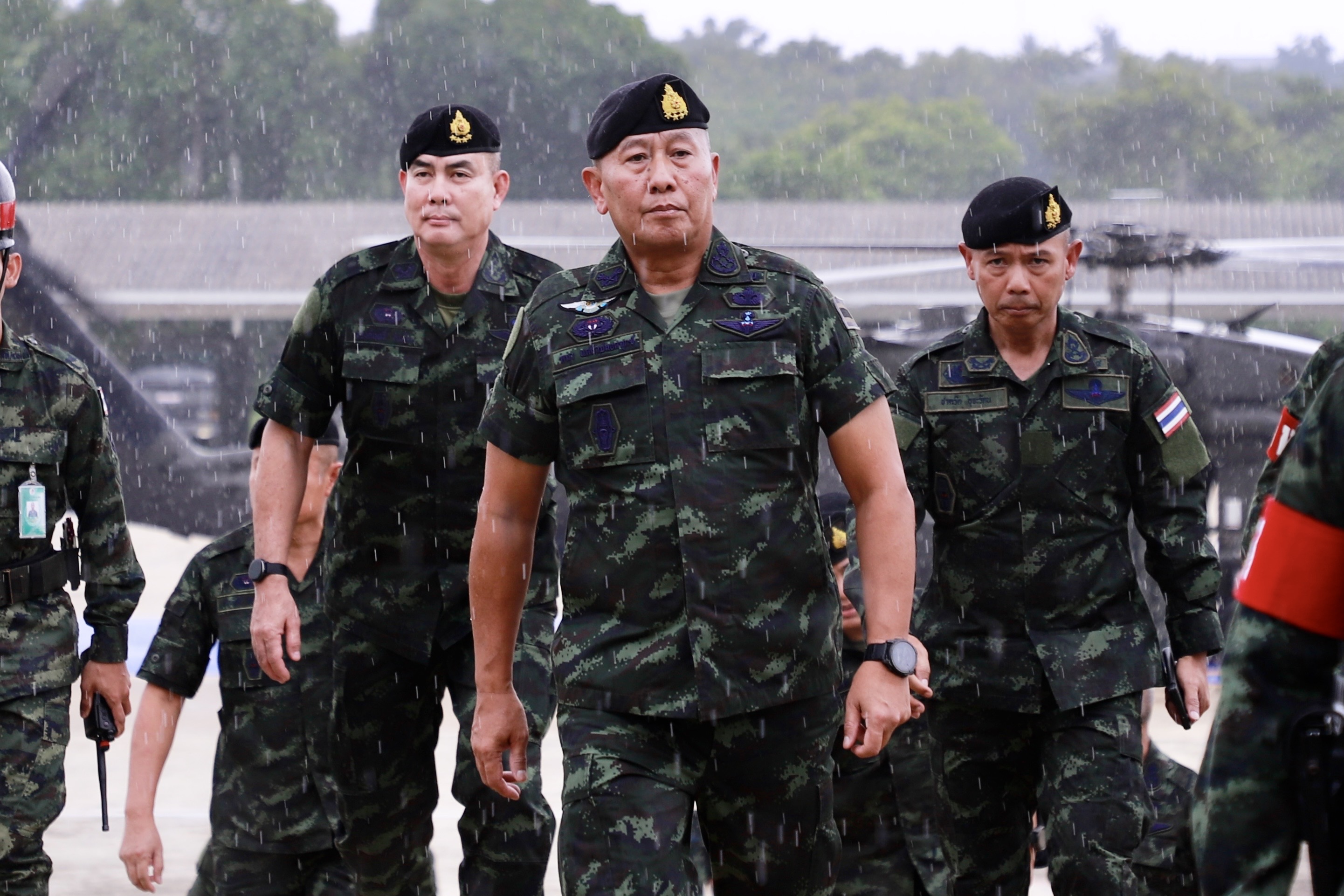 ผบ.ทบ. ลงใต้ กอ.รมน.ภาค 4 สน. ดัน "ยุทธศาสตร์พระราชทาน" ขับเคลื่อนสันติสุขชายแดนใต้