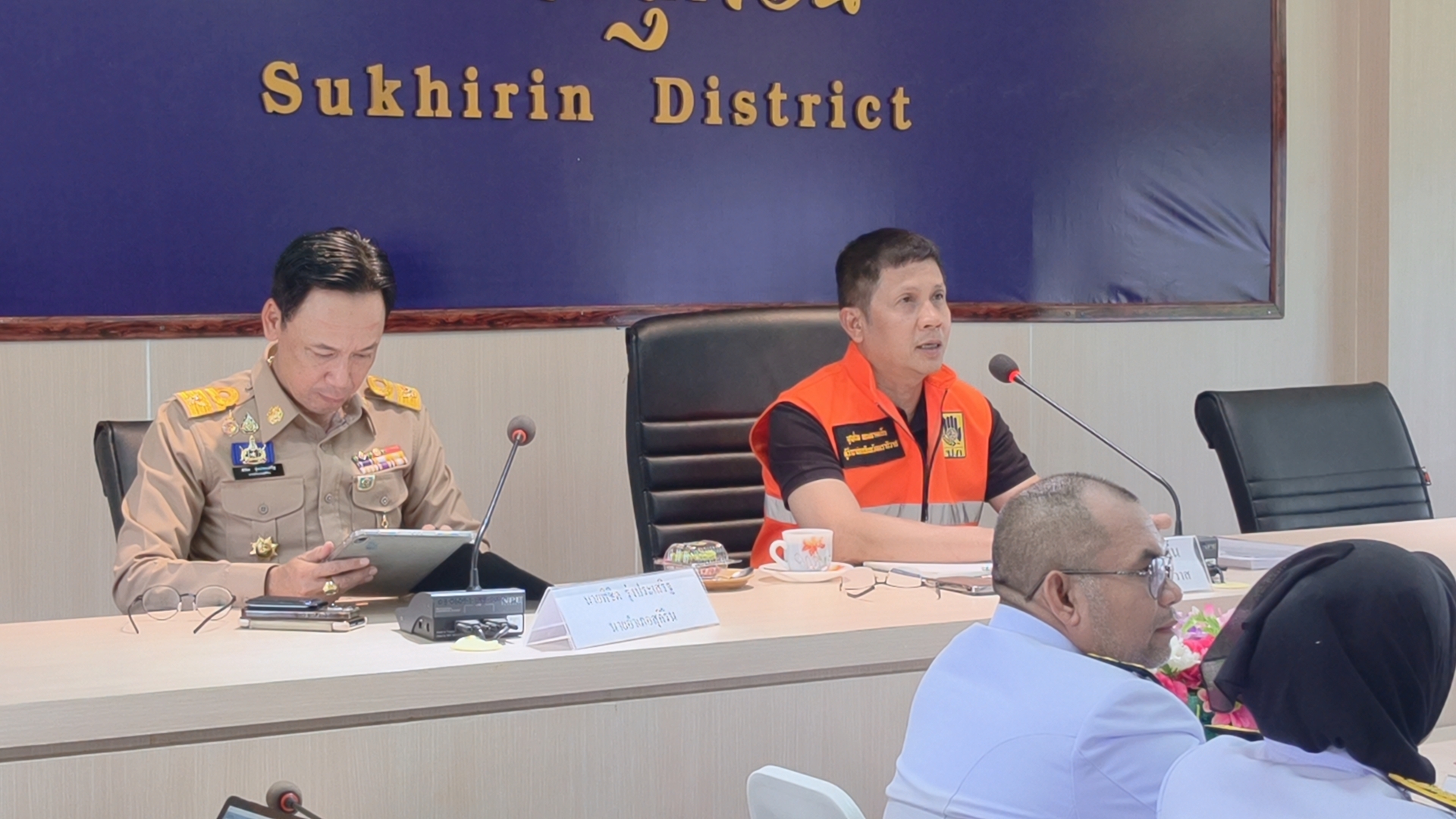 ผู้ว่าฯ นราธิวาส กำชับชาวบ้านพื้นที่เสี่ยงดินถล่ม&ndash;น้ำป่าไหลหลาก ต้องอพยพทันทีที่กำนันผู้ใหญ่บ้าน แจ้งเตือนย้ำชีวิตต้องปลอดภัย เตรียมซ้อมแผนใหญ่ 28 ต.ค.นี้