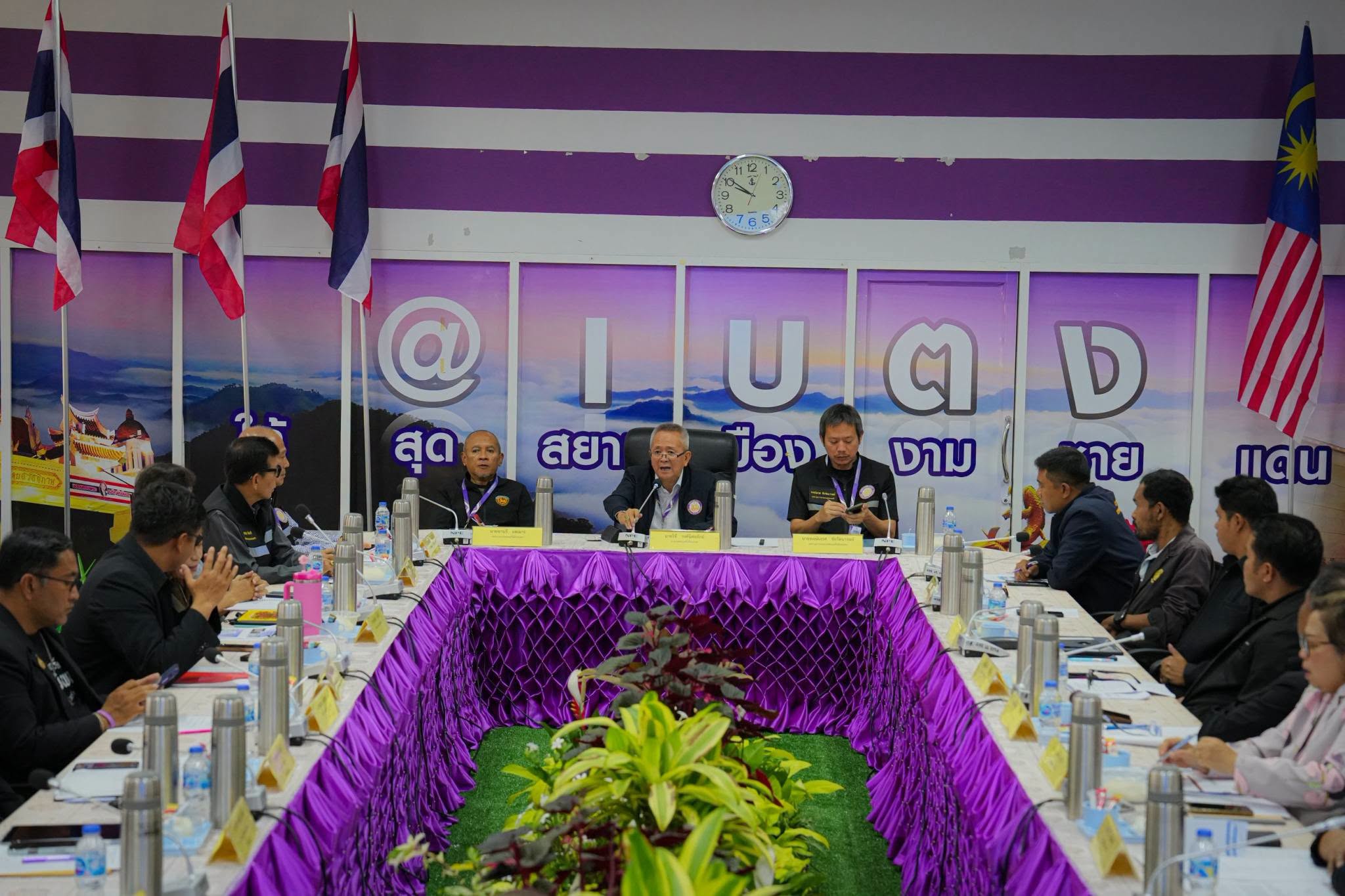 เทศบาลเมืองเบตง เดินหน้าขับเคลื่อนนโยบายเชิงรุก! ประชุมหัวหน้าส่วนราชการ ครั้งที่ 1 ประจำปีงบประมาณ 2570 เน้นย้ำการทำงานรวดเร็ว โปร่งใส มุ่งแก้ปัญหาความเดือดร้อนของประชาชนเป็นสำคัญ